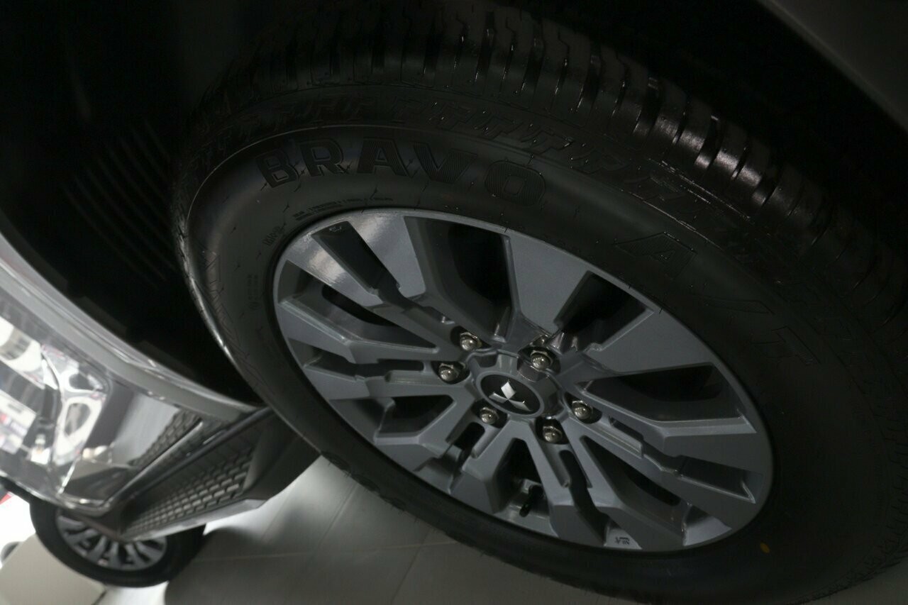 Mitsubishi Triton image 4