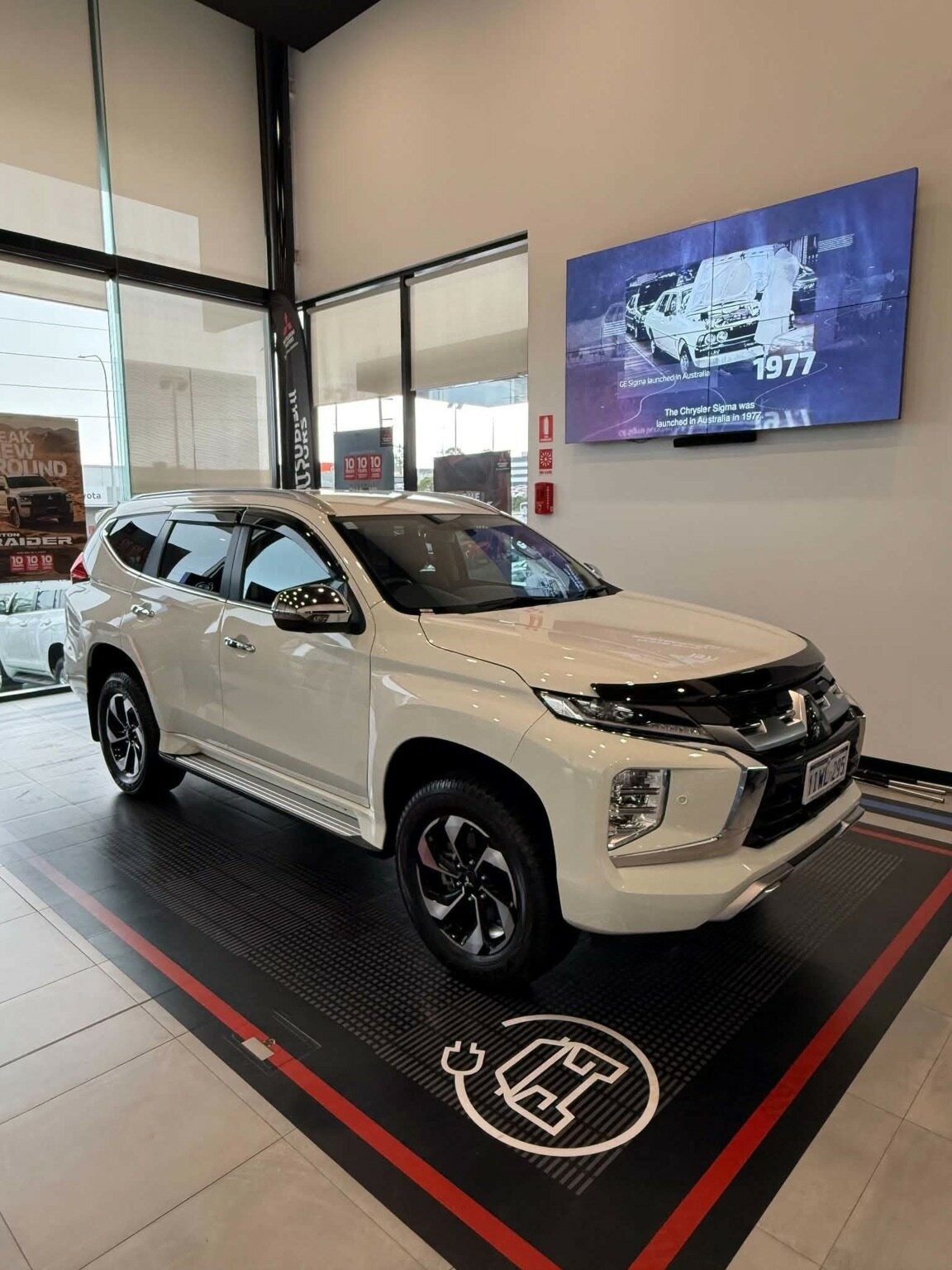 Mitsubishi Pajero Sport image 1