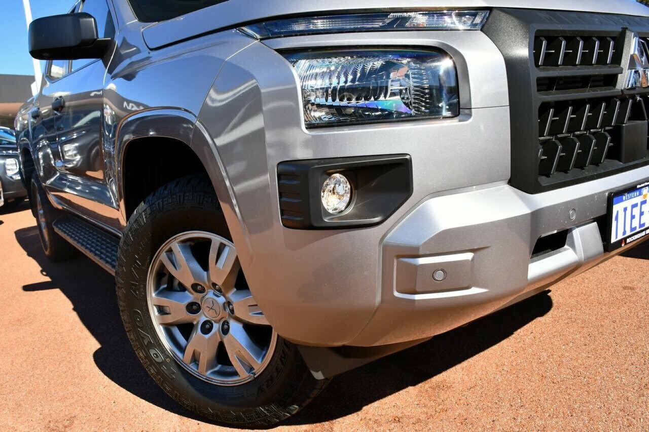 Mitsubishi Triton image 2