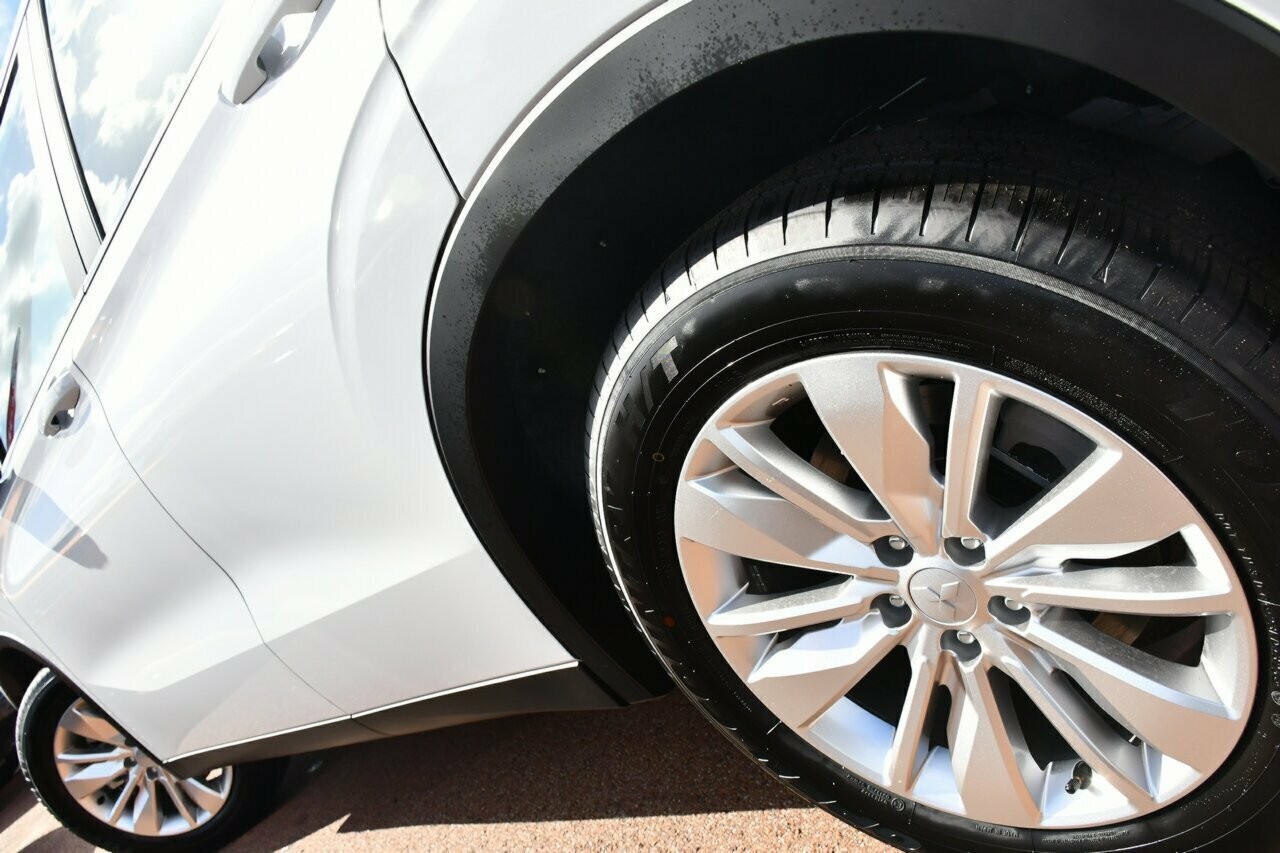 Mitsubishi Outlander image 4