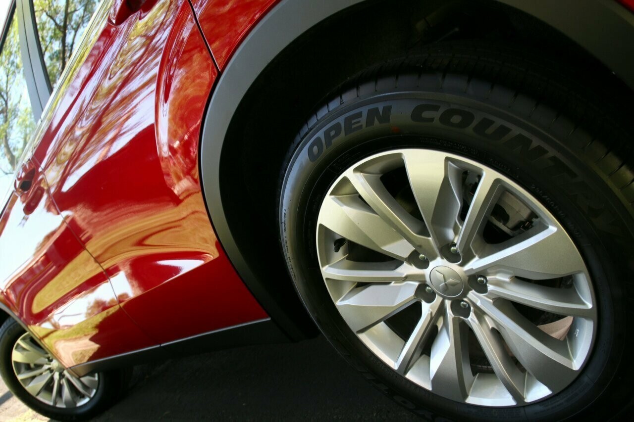 Mitsubishi Outlander image 4