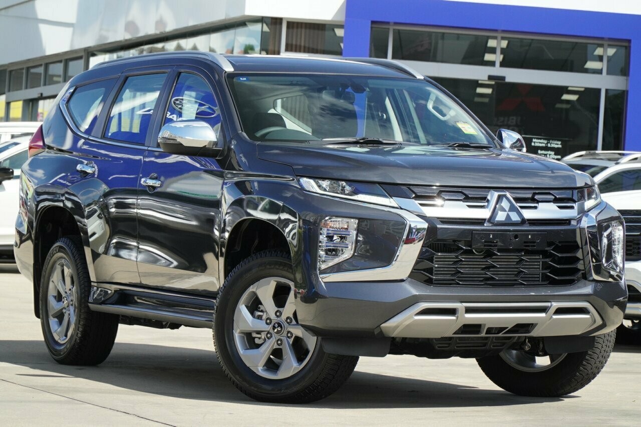 Mitsubishi Pajero Sport image 1