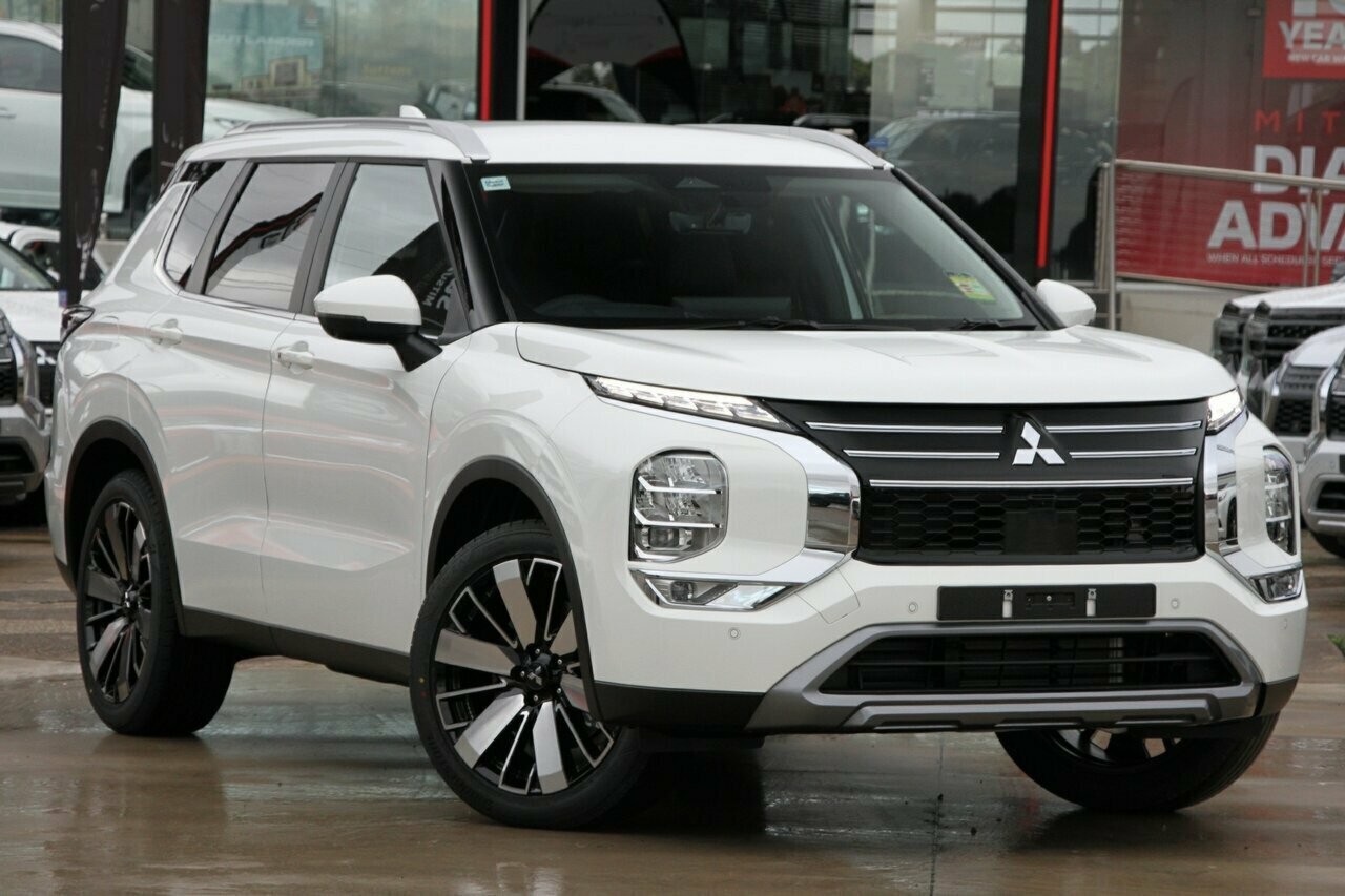 Mitsubishi Outlander image 1