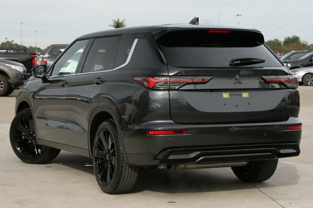 Mitsubishi Outlander image 3
