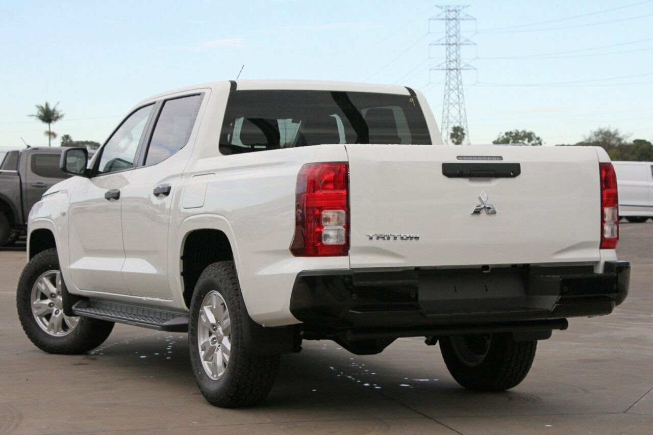 Mitsubishi Triton image 3