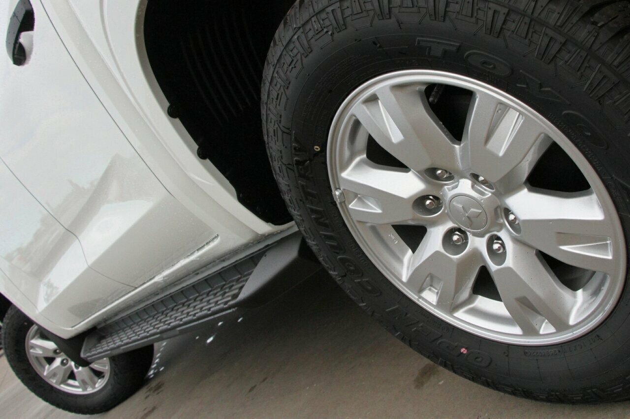 Mitsubishi Triton image 4
