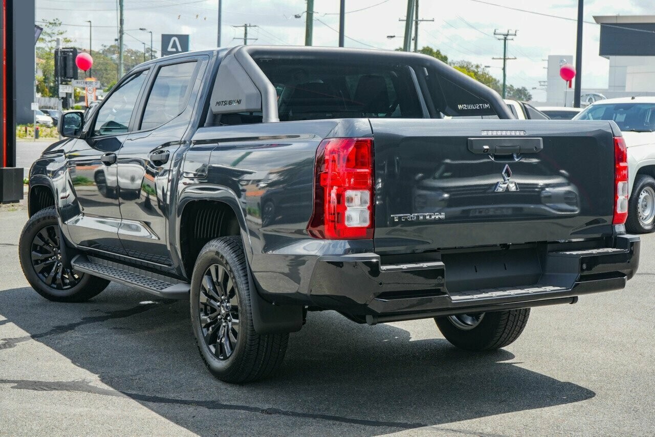 Mitsubishi Triton image 2