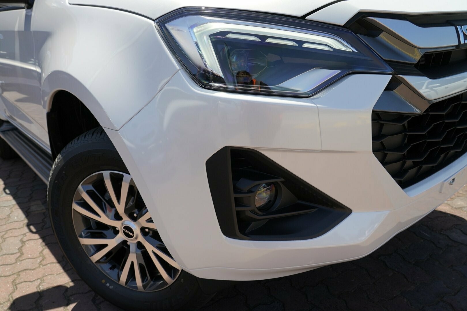 Isuzu D-max image 2