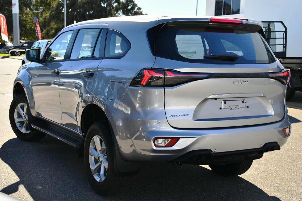 Isuzu Mu-x image 3