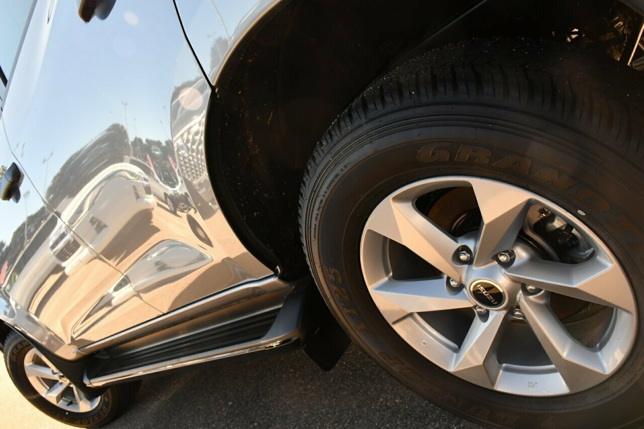 Isuzu Mu-x image 4