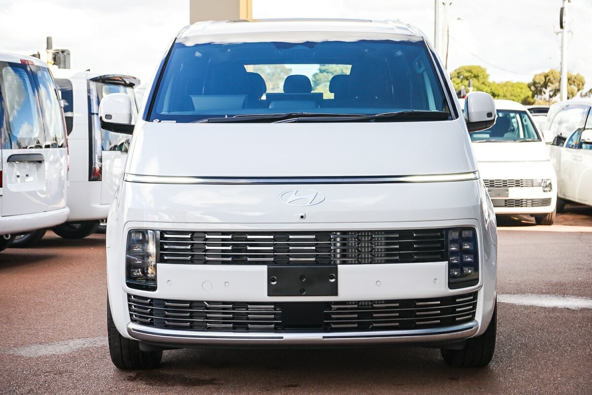 Hyundai Staria image 3