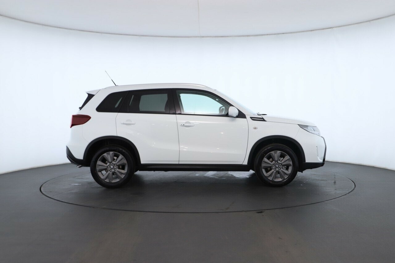 Suzuki Vitara image 2