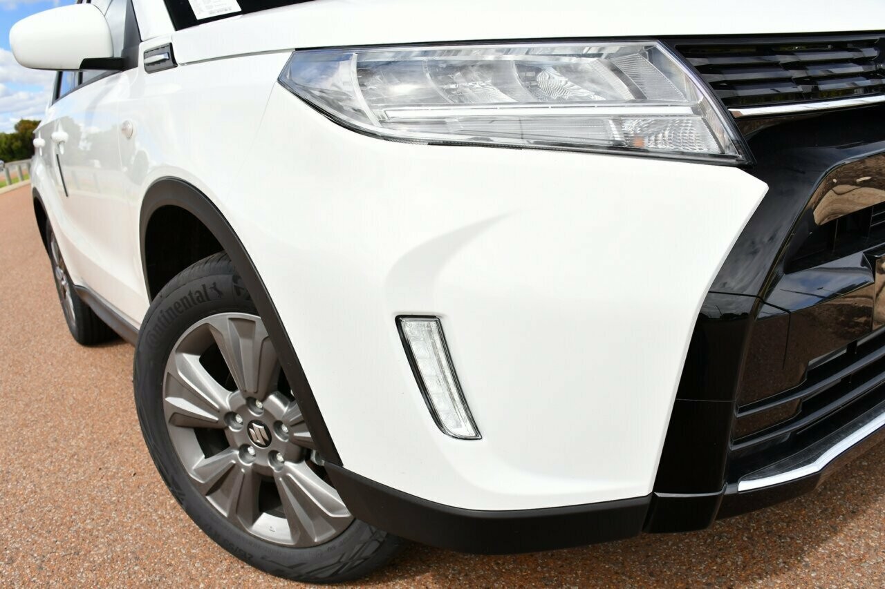 Suzuki Vitara image 2