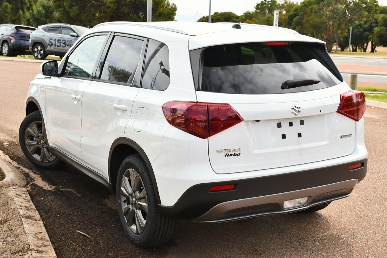 Suzuki Vitara image 3