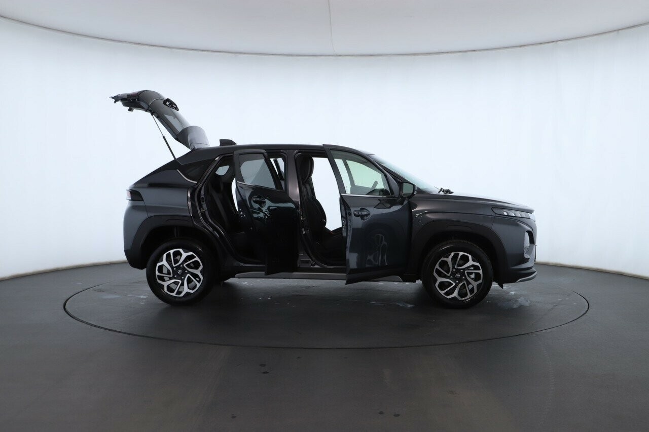 Suzuki Fronx image 2