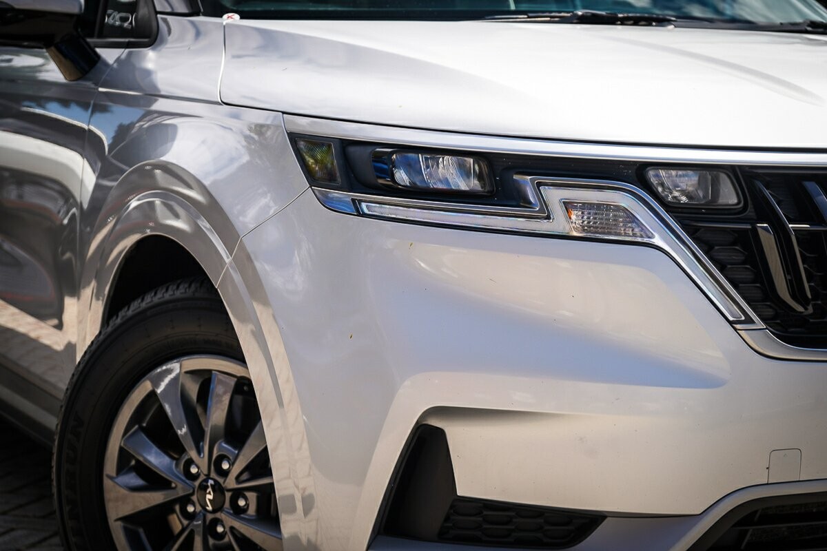 Kia Carnival image 2