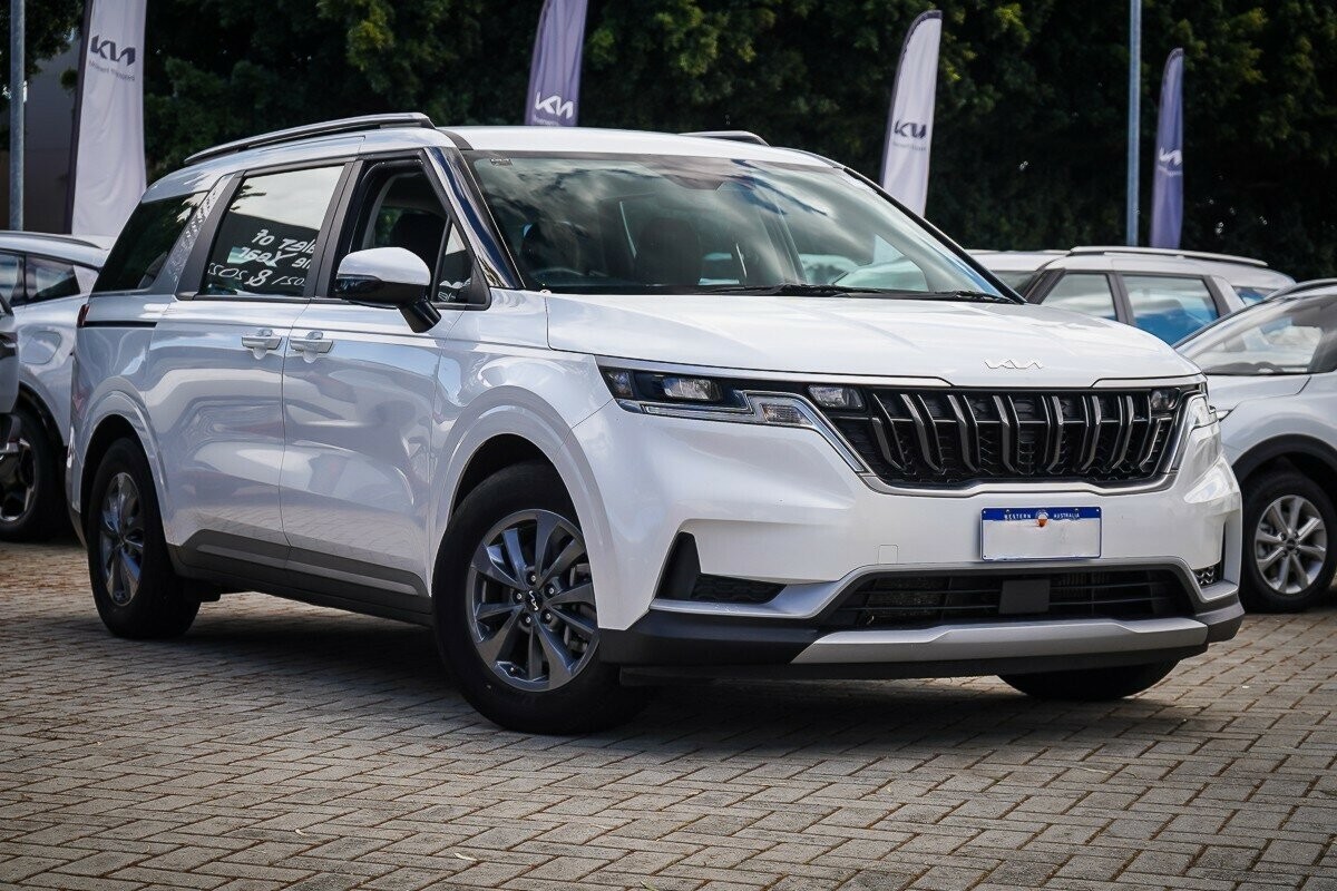 Kia Carnival image 1