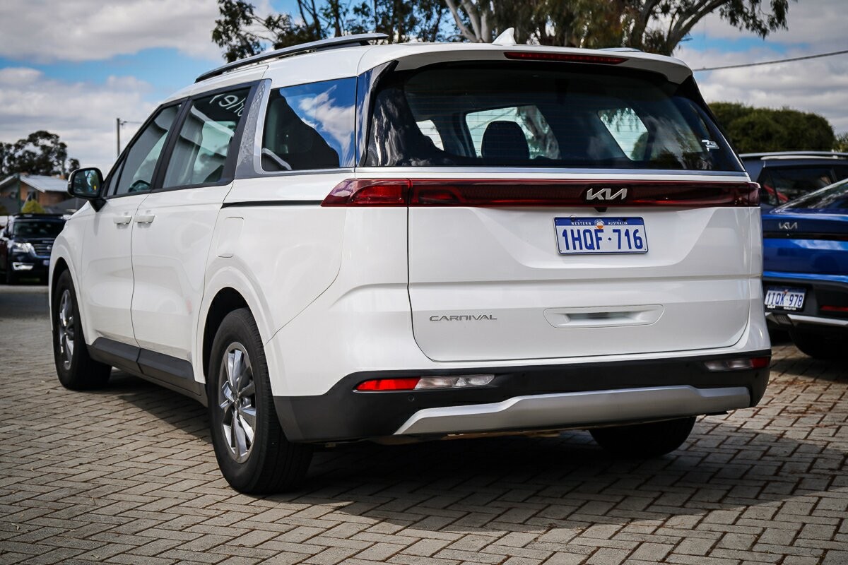 Kia Carnival image 4