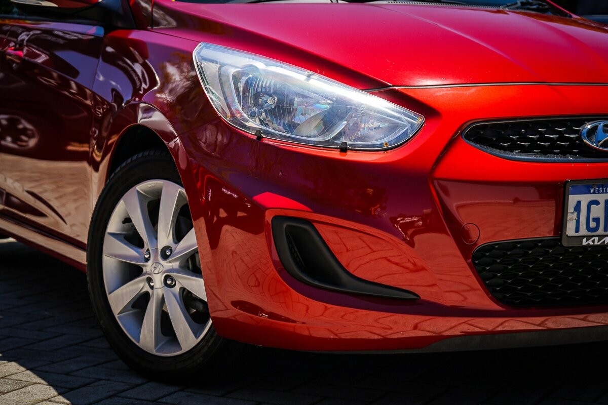 Hyundai Accent image 2