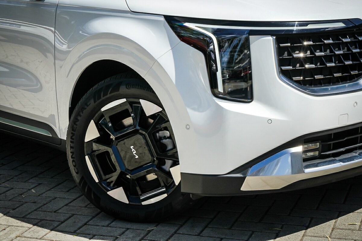 Kia Carnival image 2