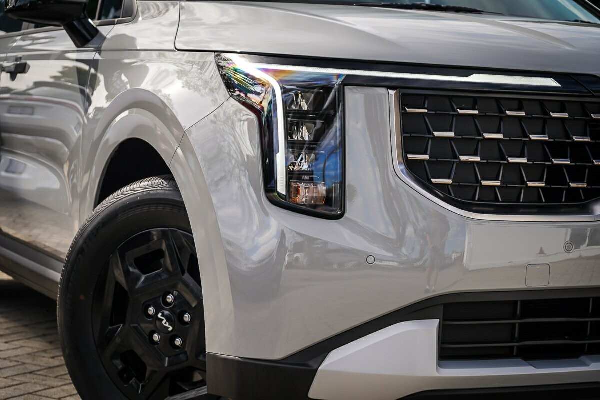 Kia Carnival image 2