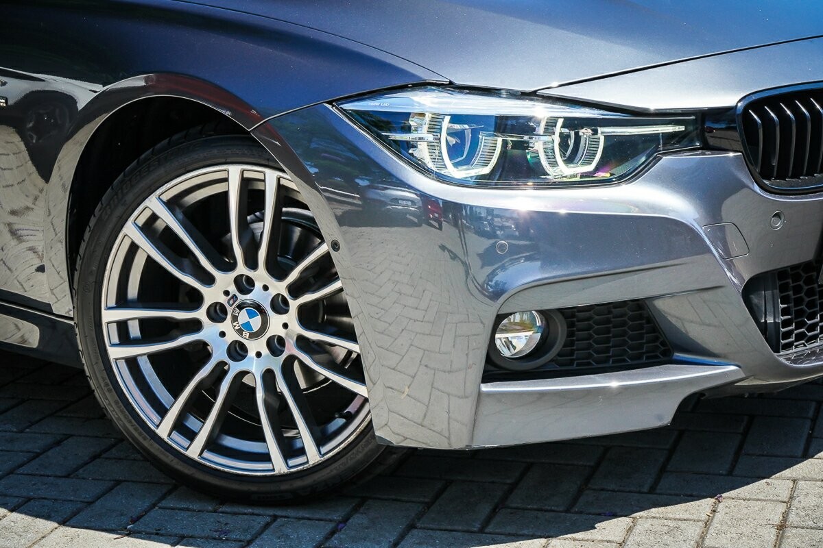 BMW 3 Series image 2