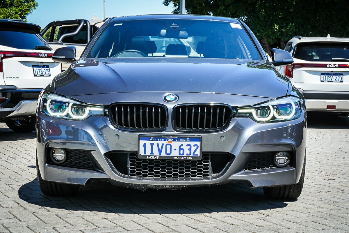 BMW 3 Series image 3