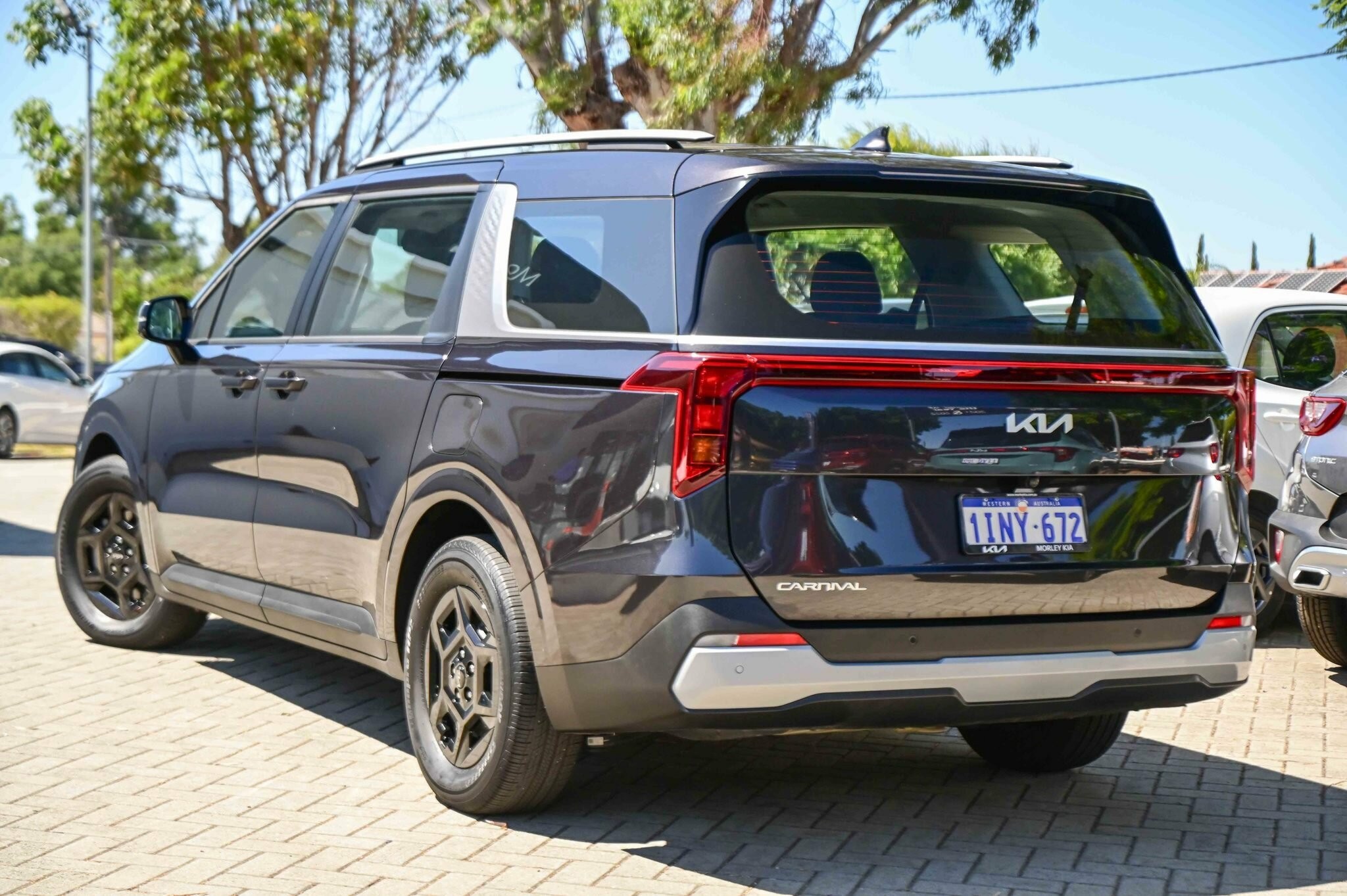 Kia Carnival image 3