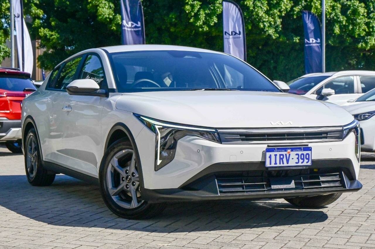Kia K4 image 1