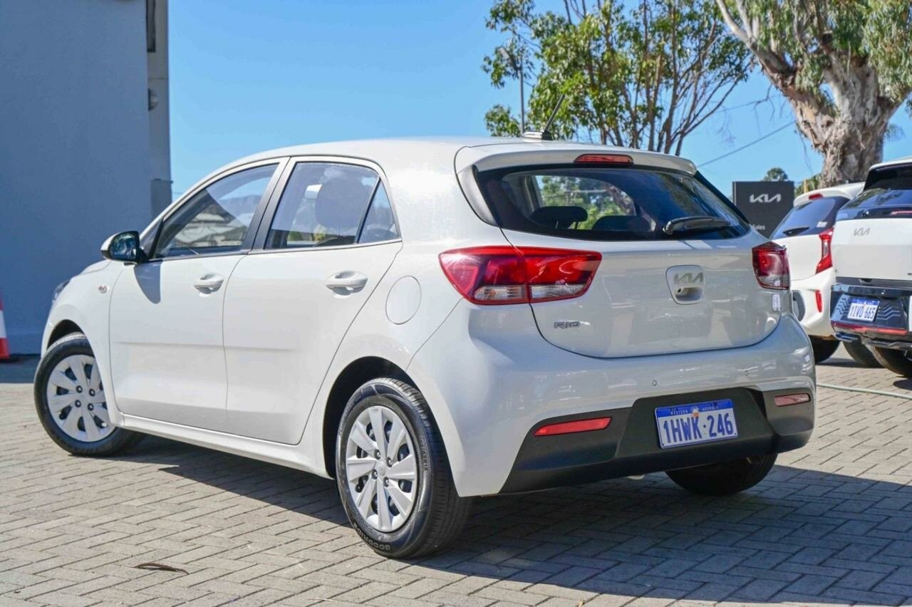 Kia Rio image 3