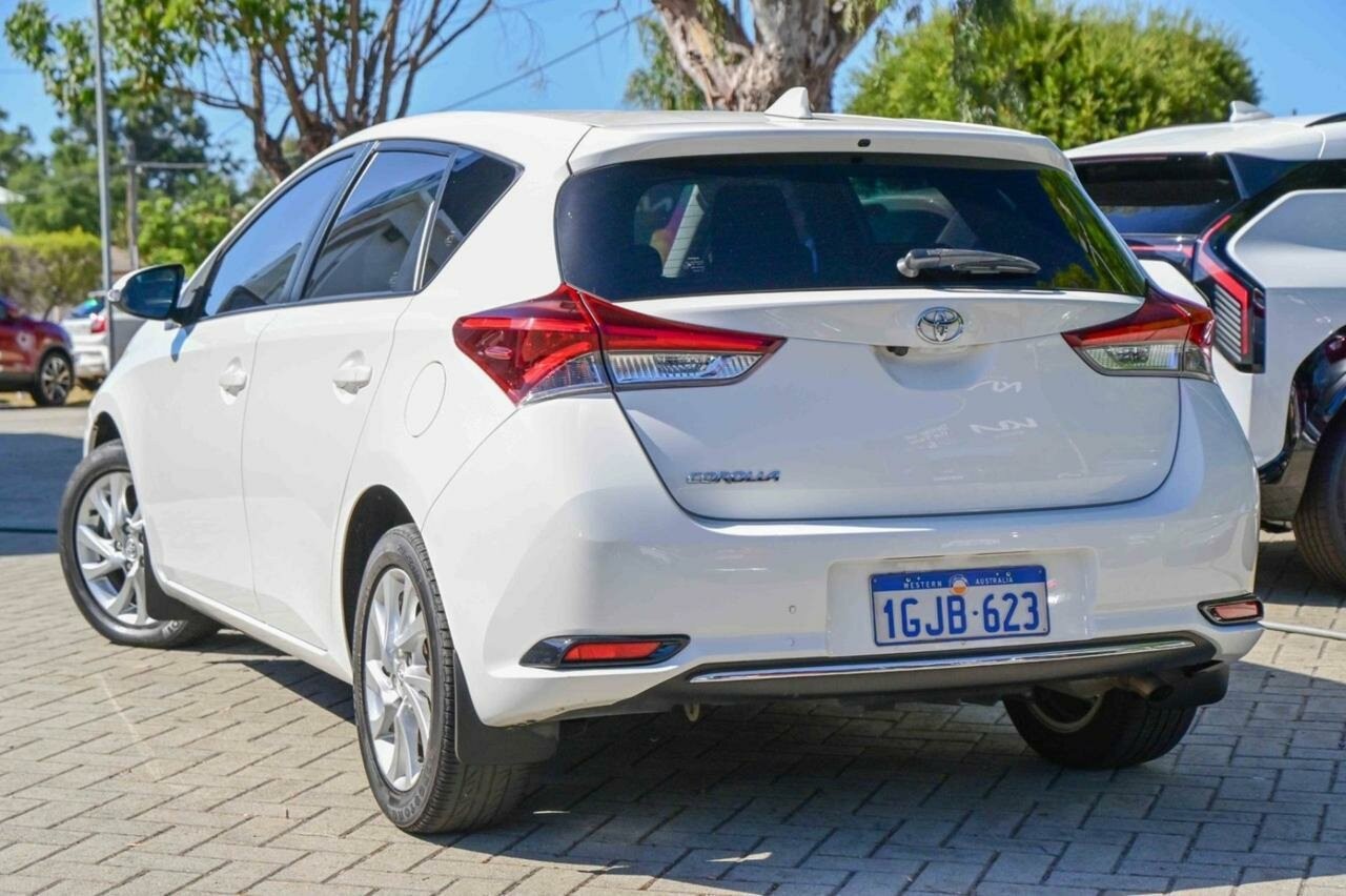 Toyota Corolla image 3