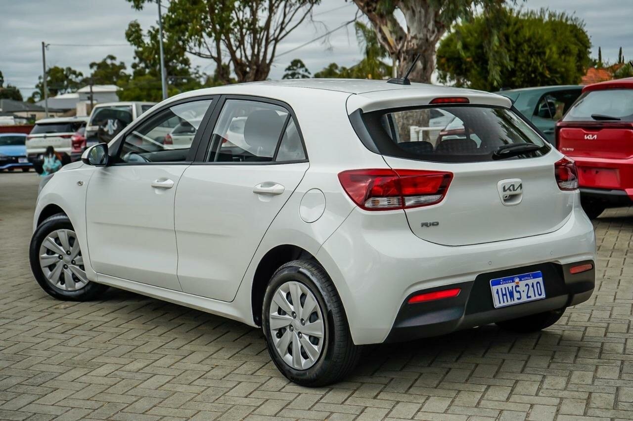Kia Rio image 2
