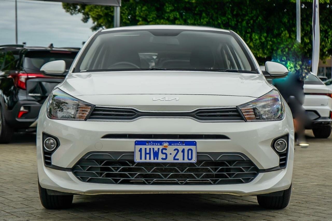 Kia Rio image 4