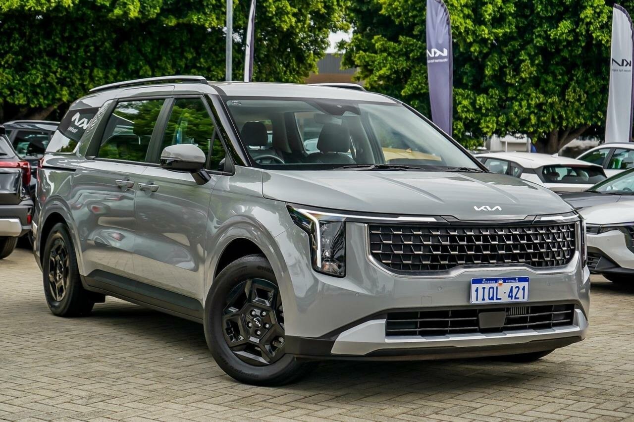 Kia Carnival image 1