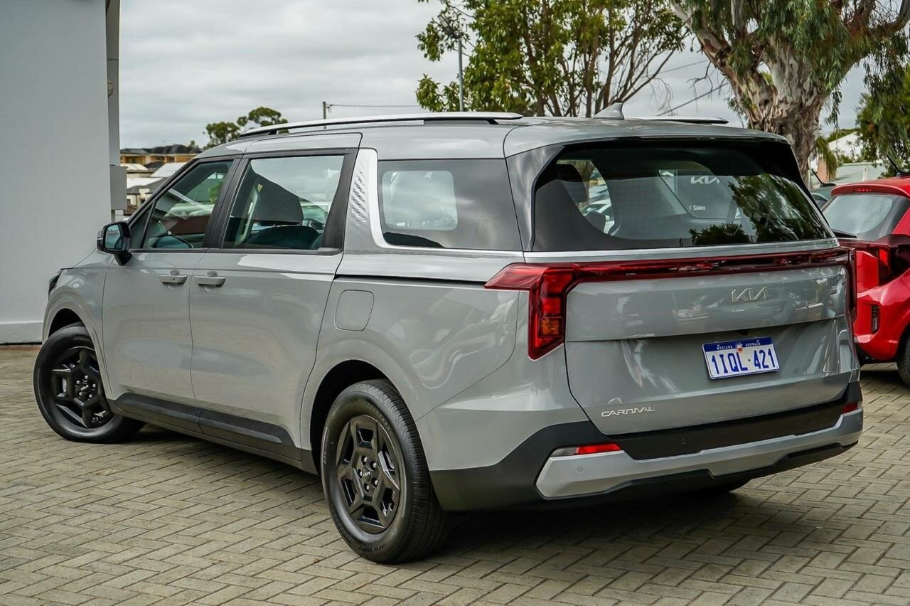 Kia Carnival image 2