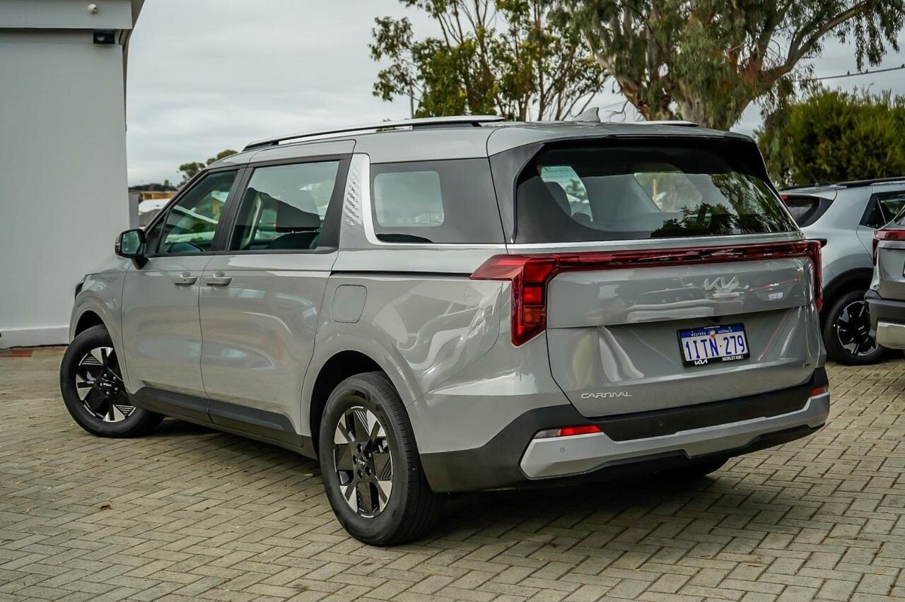 Kia Carnival image 2