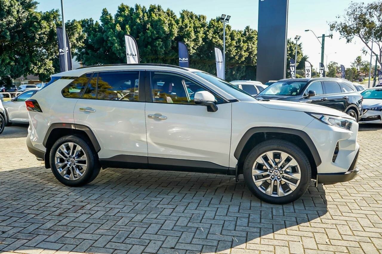 Toyota Rav4 image 3