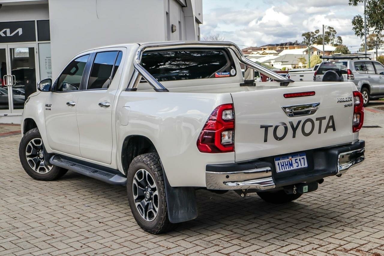Toyota Hilux image 2