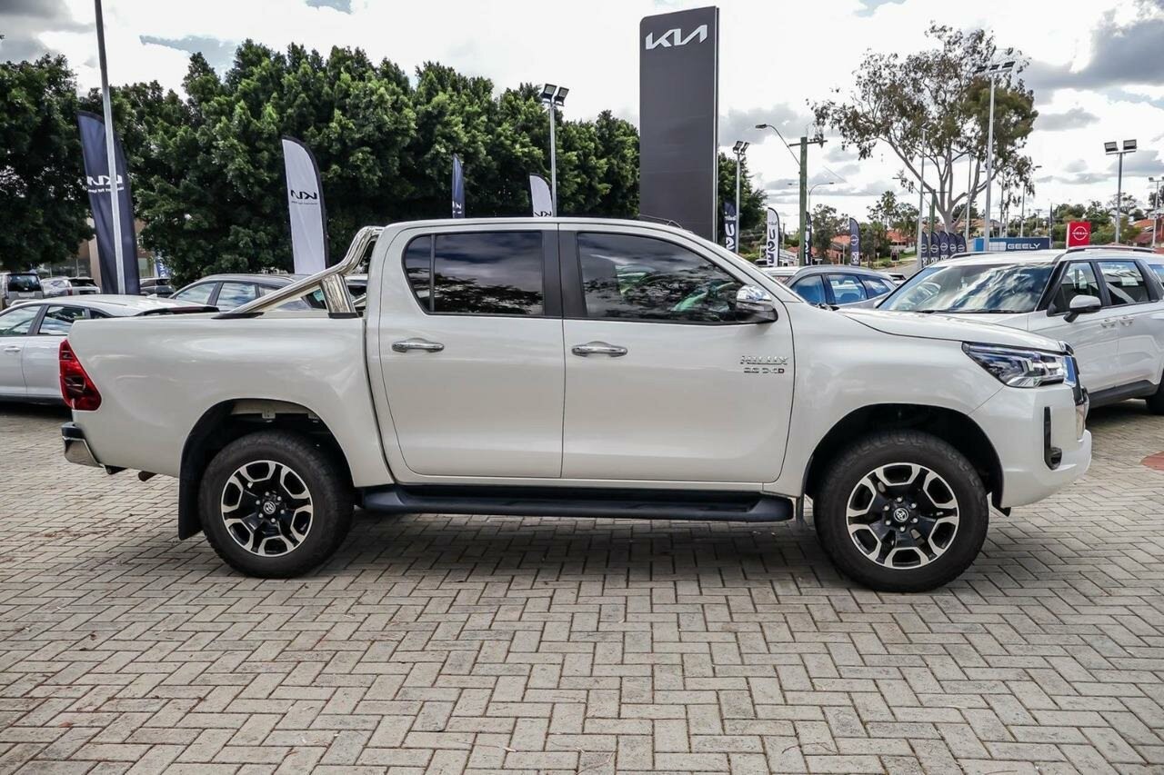 Toyota Hilux image 3
