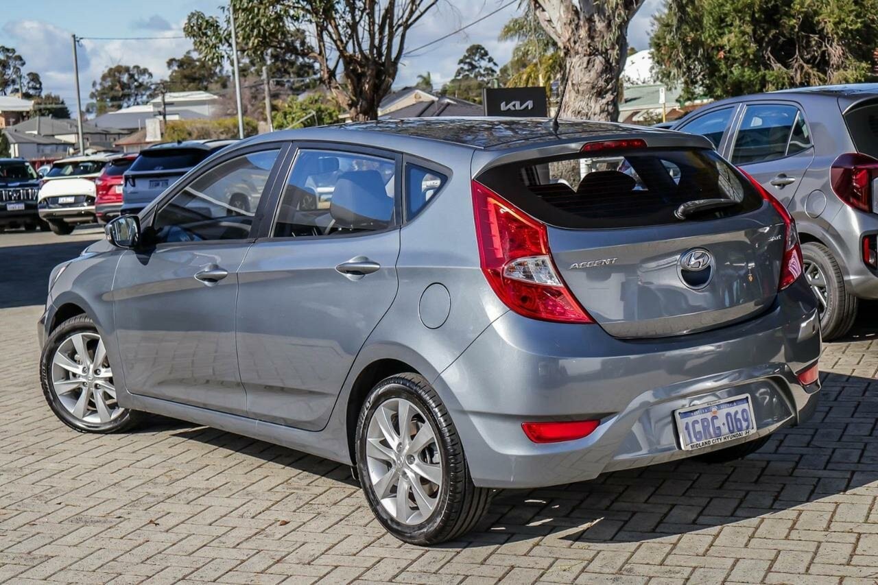 Hyundai Accent image 2