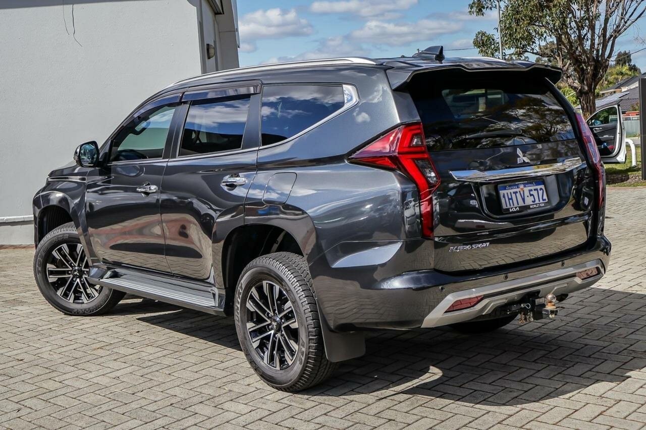 Mitsubishi Pajero Sport image 2