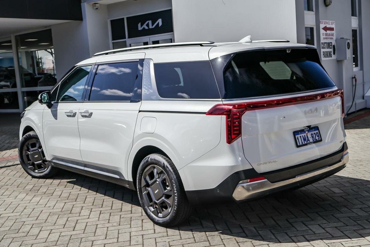 Kia Carnival image 2
