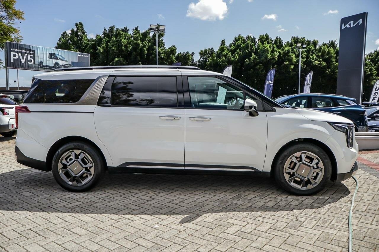 Kia Carnival image 3