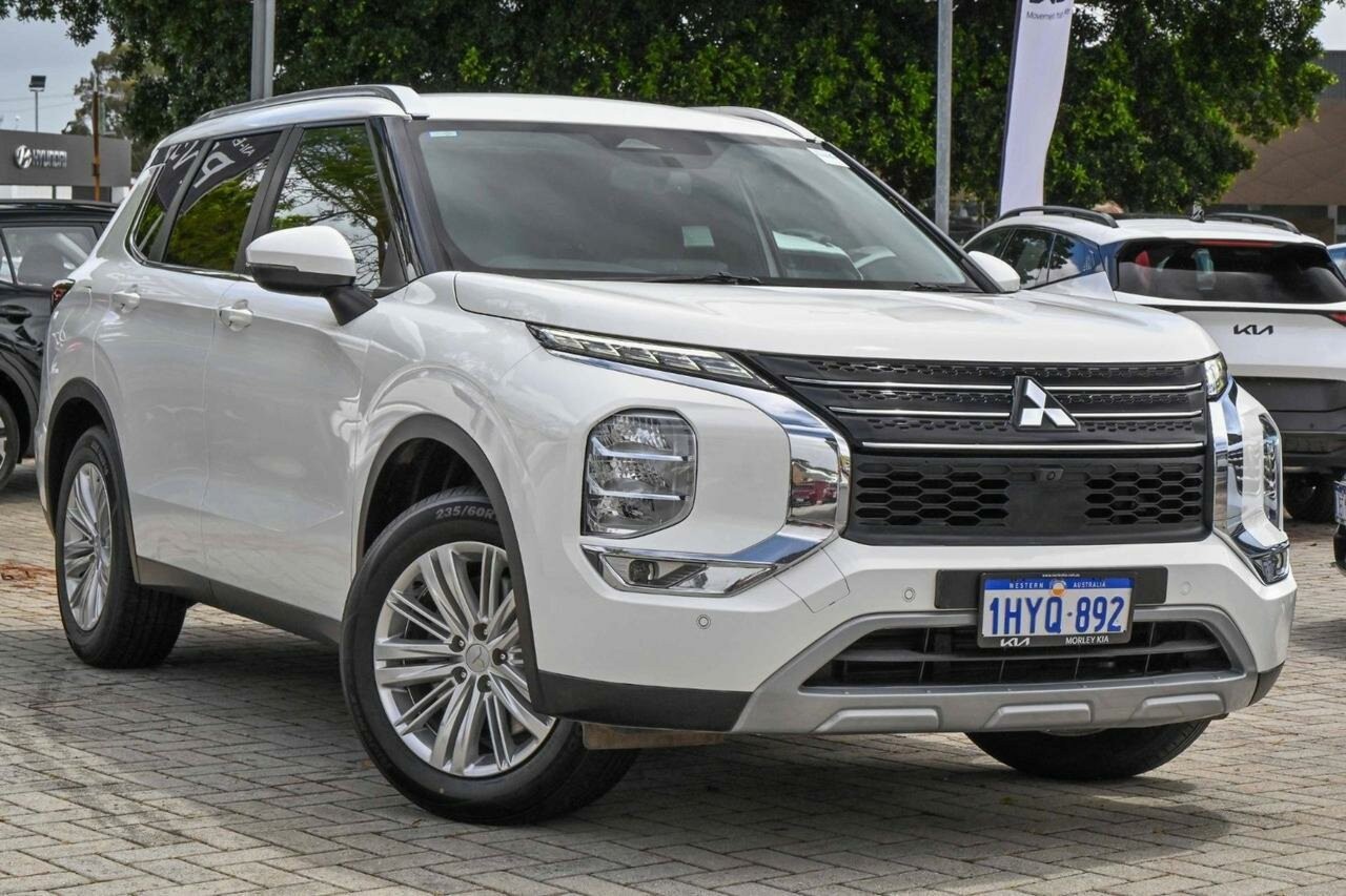Mitsubishi Outlander image 1