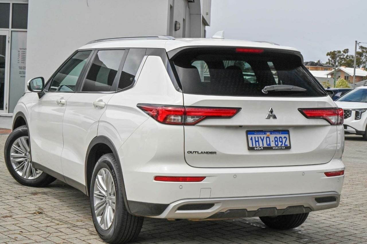 Mitsubishi Outlander image 3