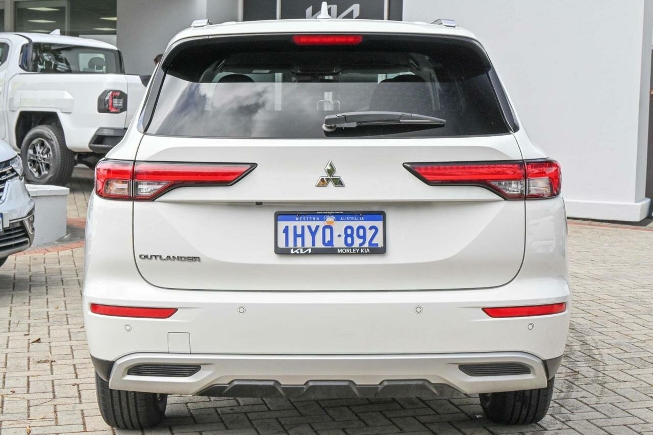 Mitsubishi Outlander image 4