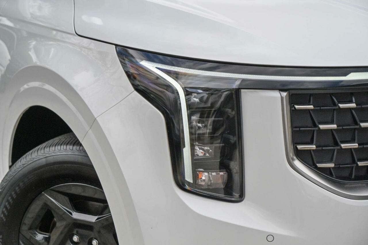 Kia Carnival image 2