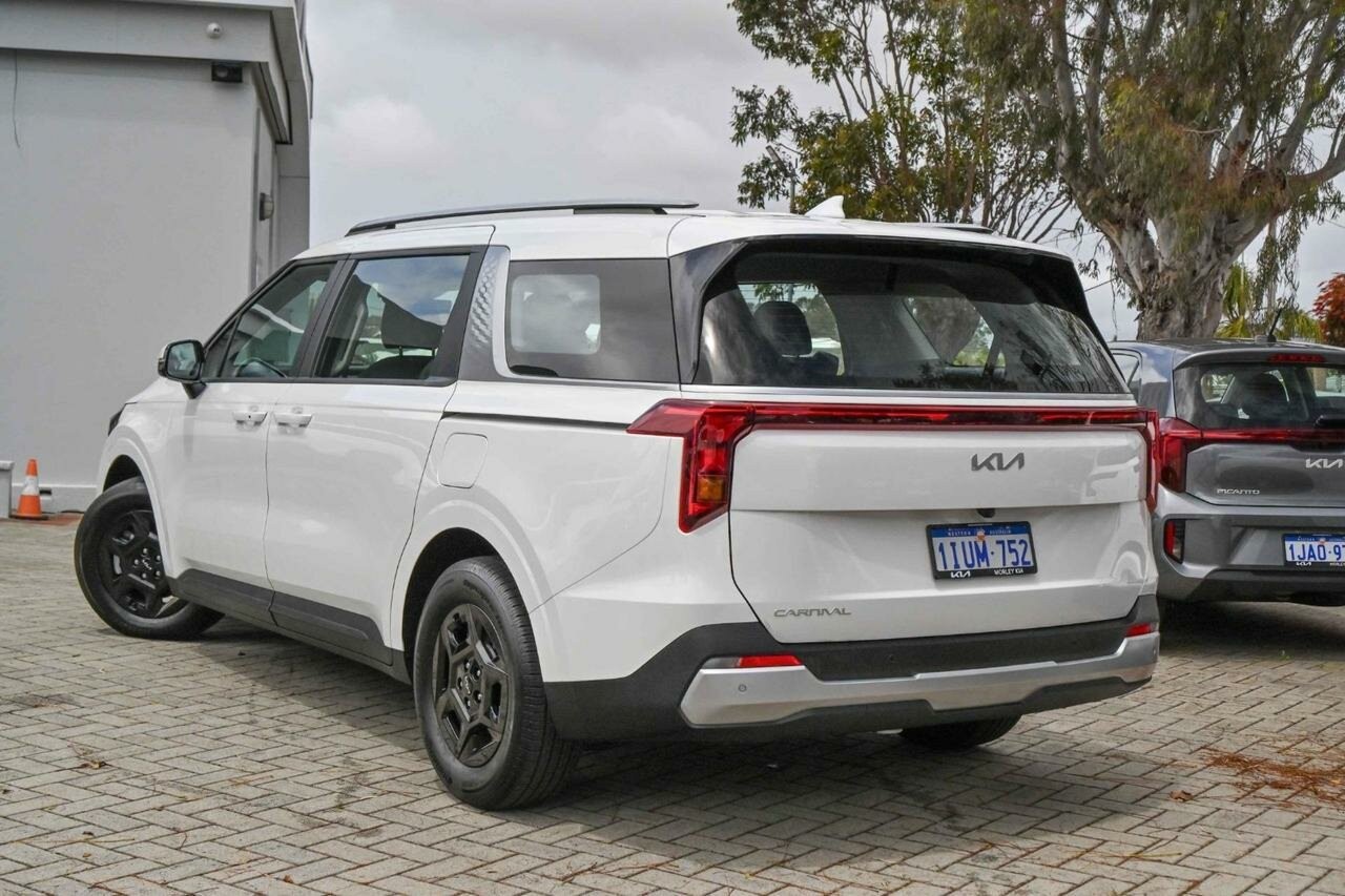 Kia Carnival image 3
