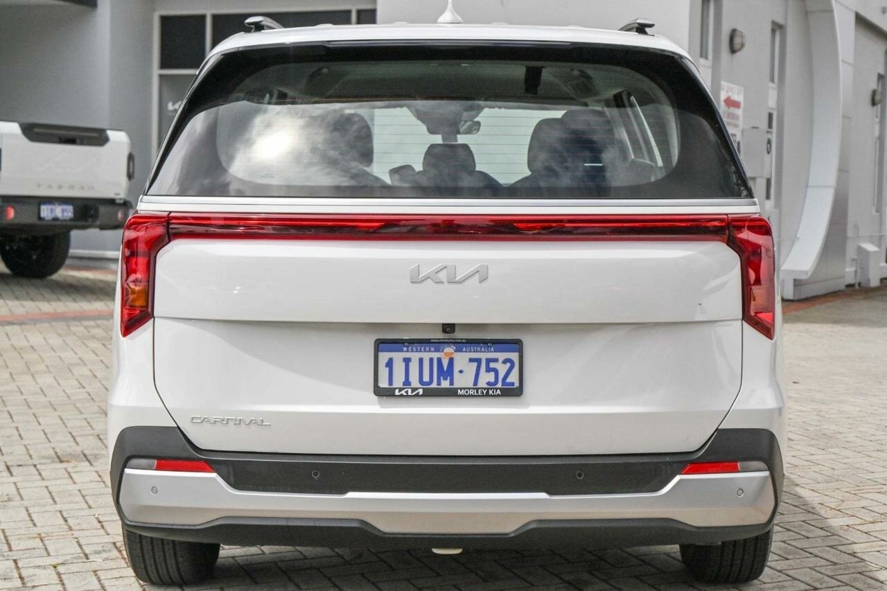 Kia Carnival image 4