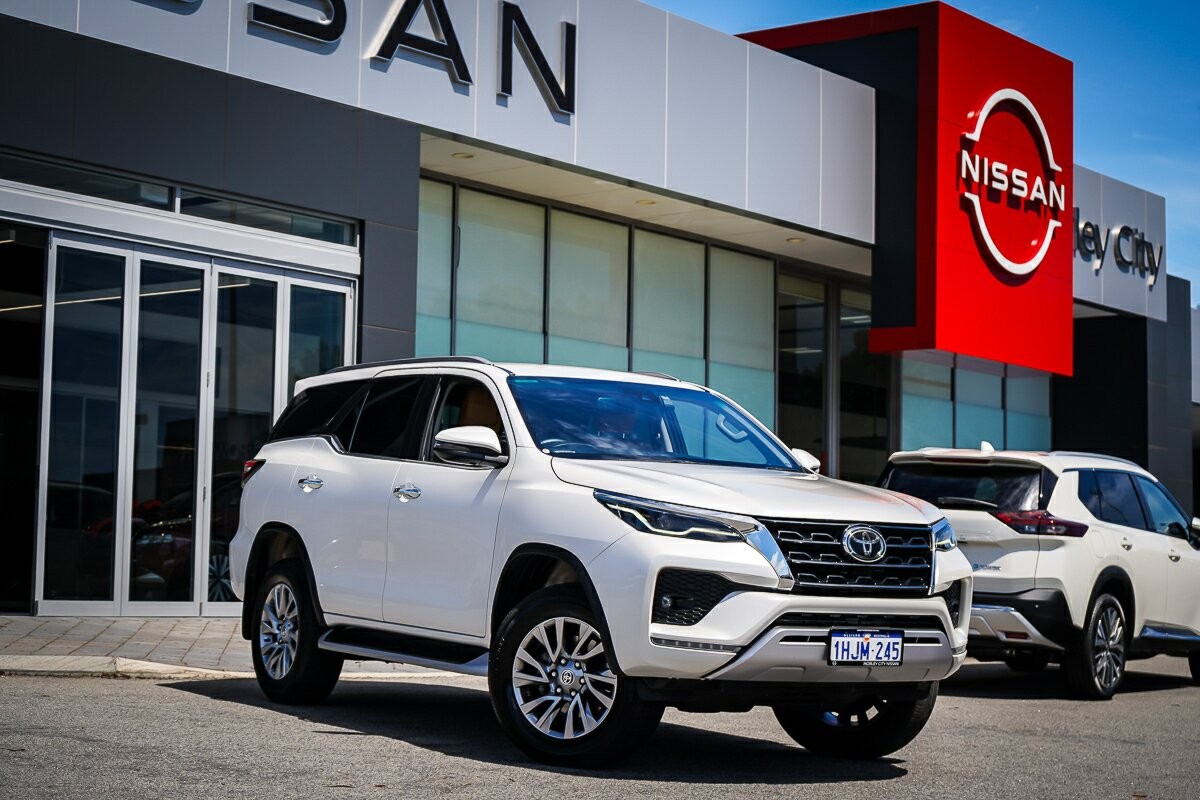Toyota Fortuner image 2